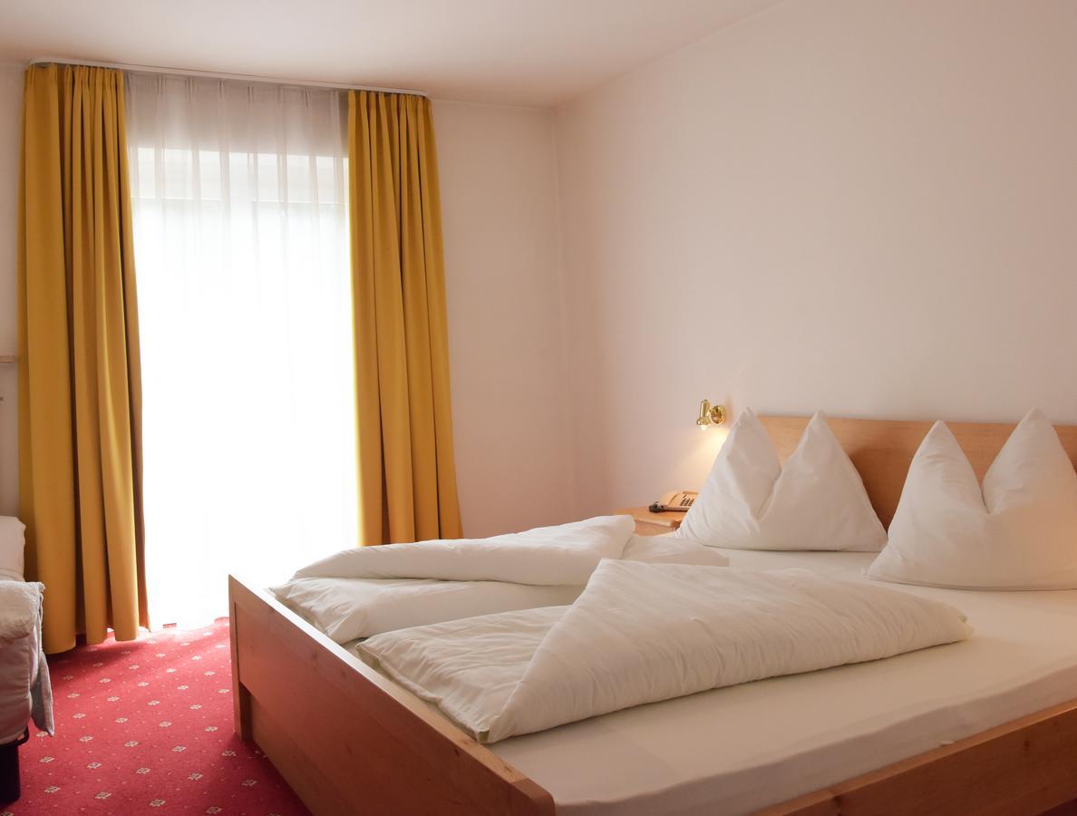 Hotel Pension Schweitzer シランドロ エクステリア 写真