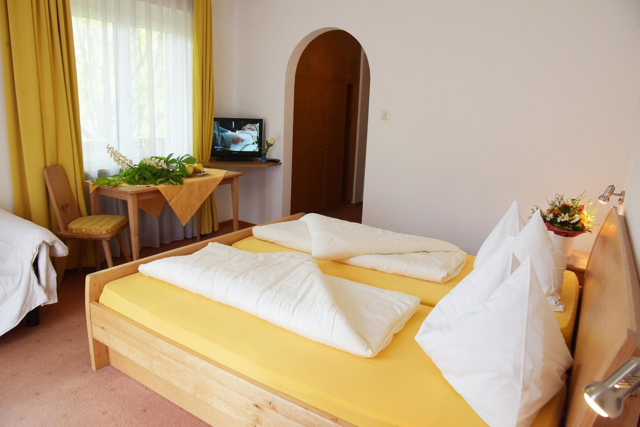 Hotel Pension Schweitzer シランドロ エクステリア 写真