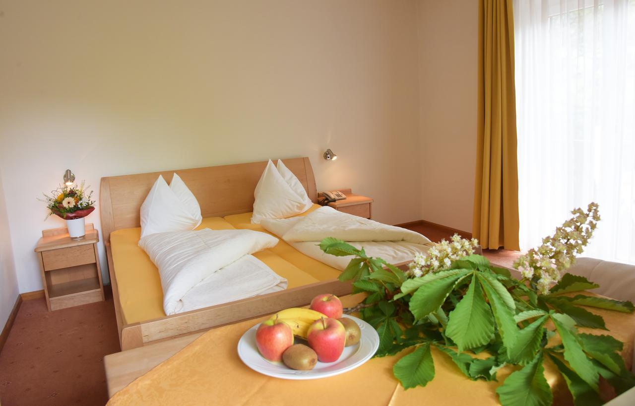Hotel Pension Schweitzer シランドロ エクステリア 写真