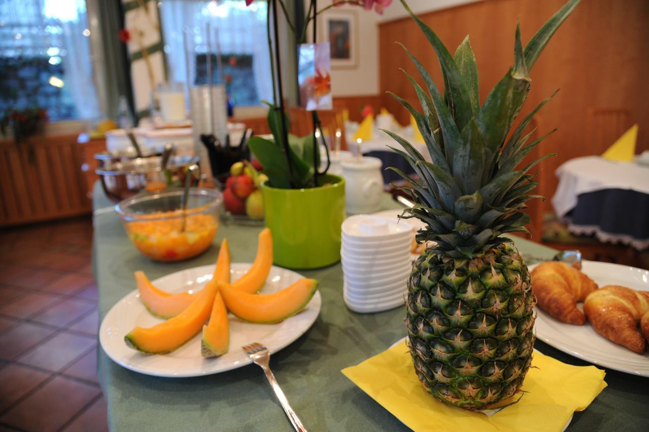 Hotel Pension Schweitzer シランドロ エクステリア 写真