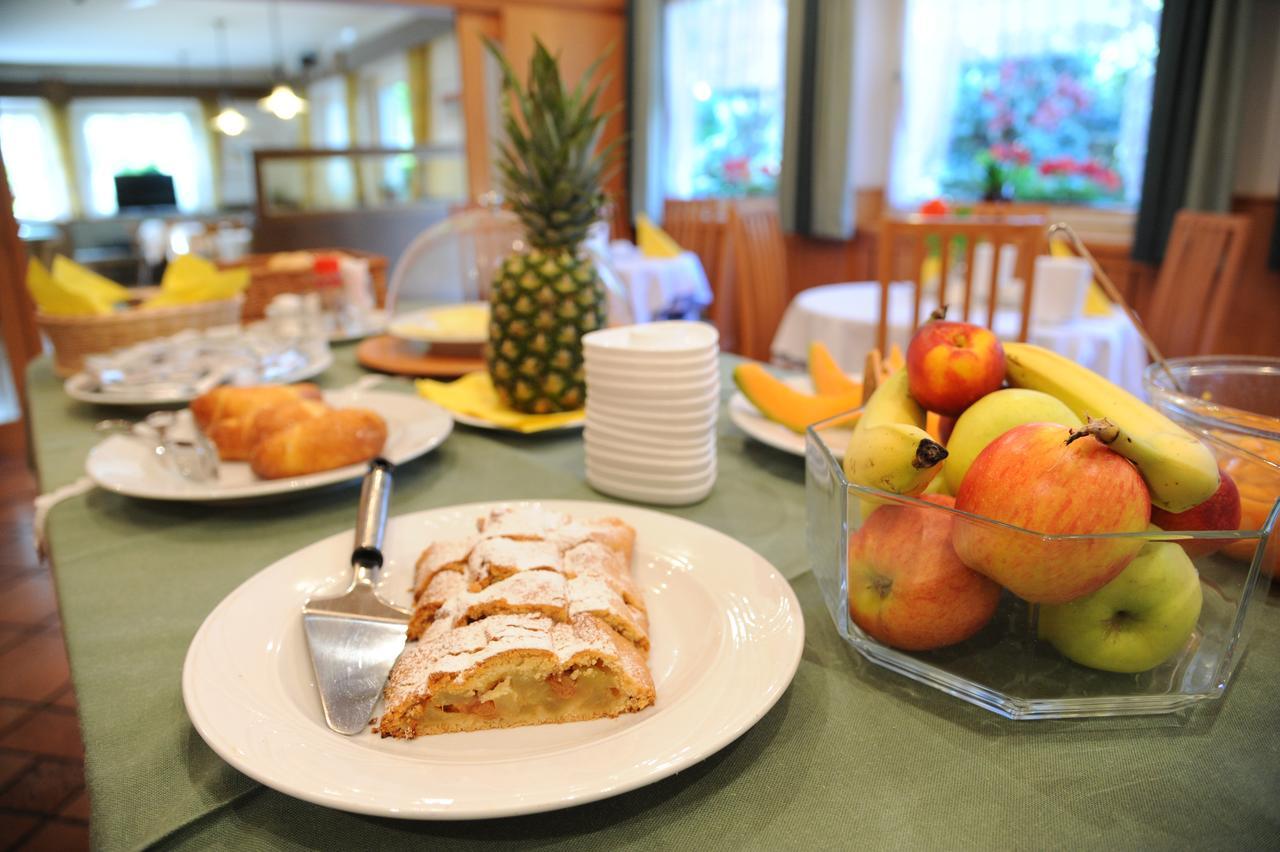 Hotel Pension Schweitzer シランドロ エクステリア 写真