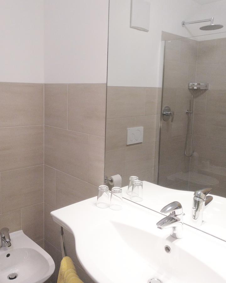 Hotel Pension Schweitzer シランドロ エクステリア 写真