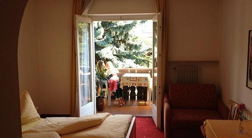 Hotel Pension Schweitzer シランドロ エクステリア 写真
